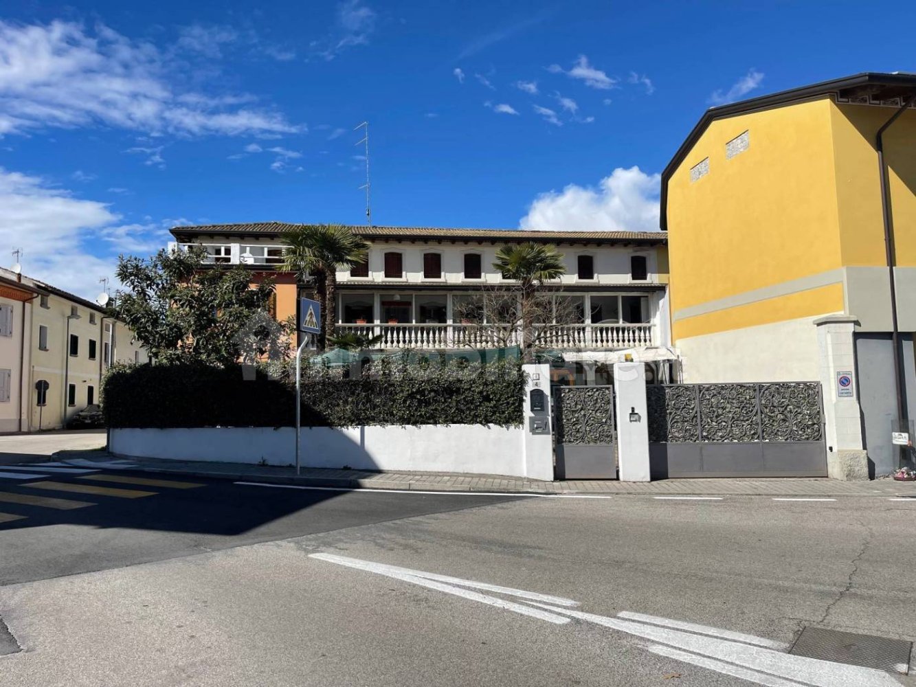 4 bedrooms Villa in Pordenone, Italy No. 283864