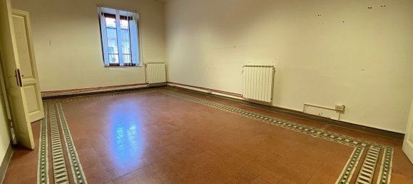 6 rooms Apartment in Arezzo, Italy No. 44525 4