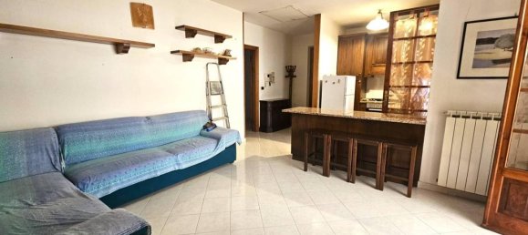 6 rooms Villa in Sarzana, Italy No. 17287 3