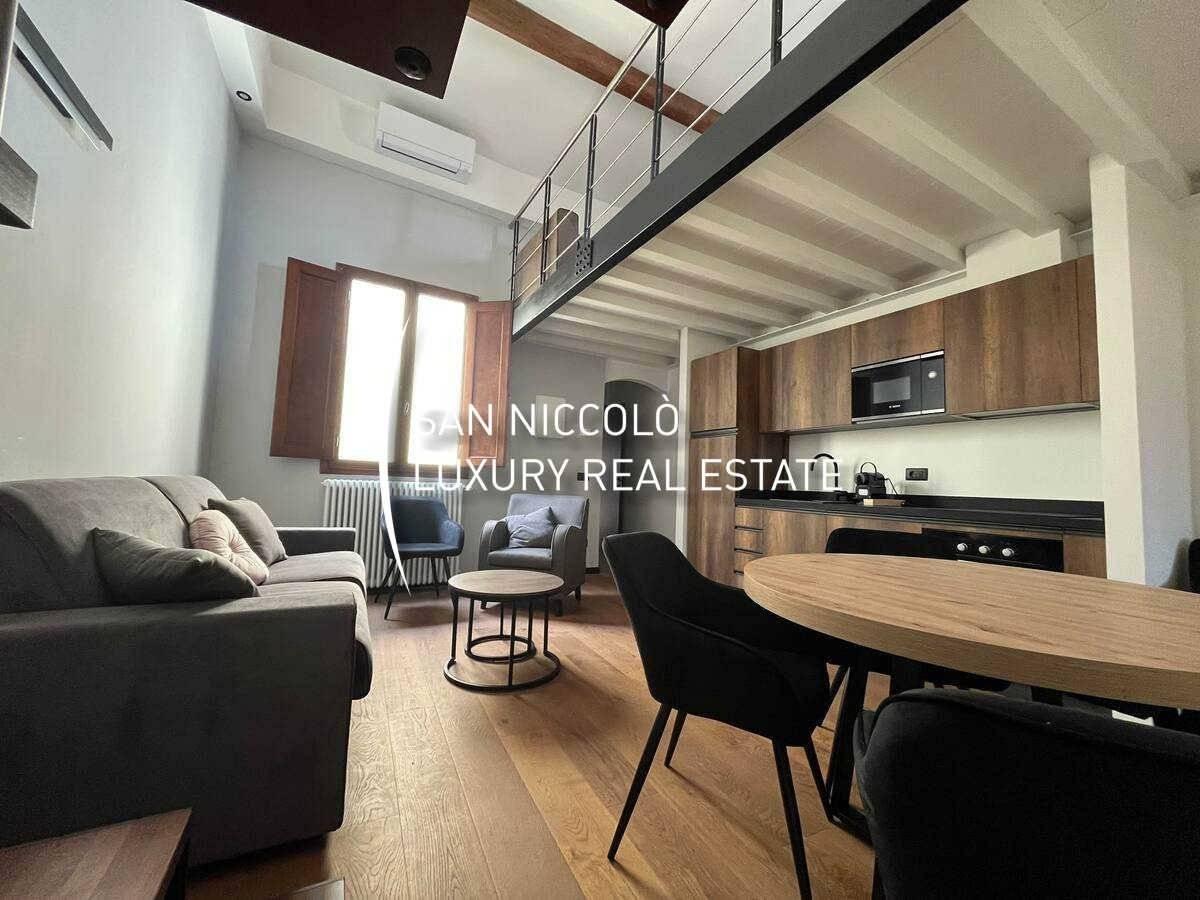 Apartamento de 5 habitaciónes en Florence, Italy No. 81671