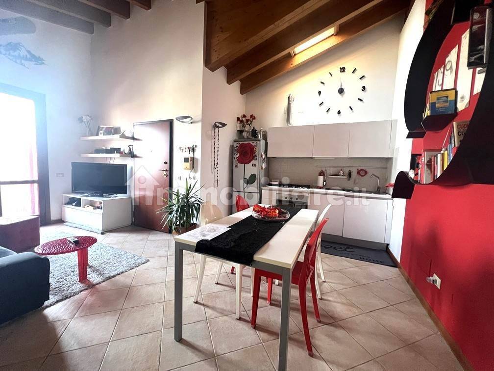 Penthouse T2 em Ostiglia, Italy N.º 221460