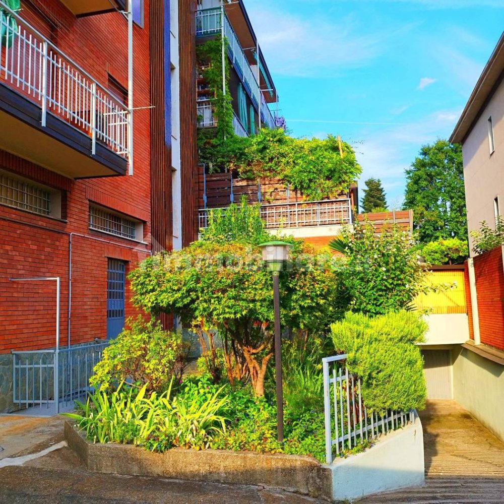 Apartamento de 2 dormitorios en Cinisello Balsamo, Italy No. 360108