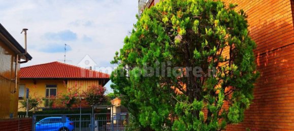 Apartamento de 2 dormitorios en Cinisello Balsamo, Italy No. 360108 16