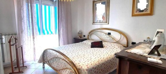 Apartamento de 4 dormitorios en La Spezia, Italy No. 343312 2
