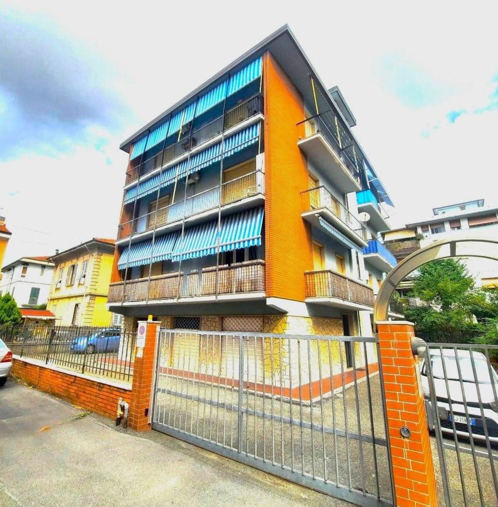 Apartamento de 4 dormitorios en La Spezia, Italy No. 343312