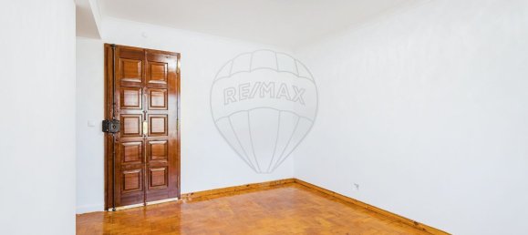 3 bedrooms Apartment in Lisbon, Portugal No. 166206 2