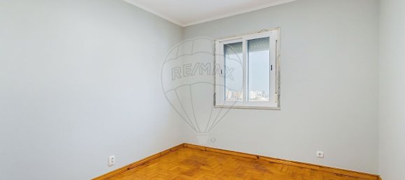 3 bedrooms Apartment in Lisbon, Portugal No. 166206 7