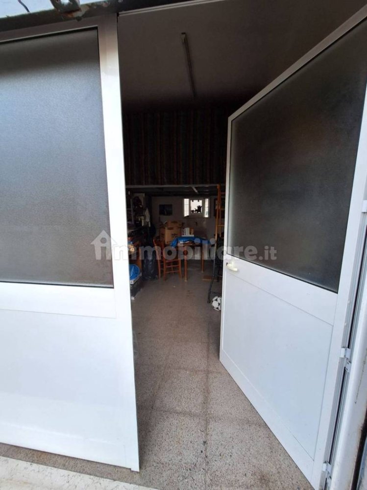  مستودع في Bisceglie, Italy 15متر مربع رقم 343968