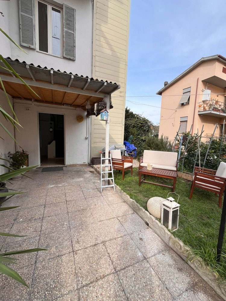 Квартира с 5 комнатами в Терни, Италия № 220462