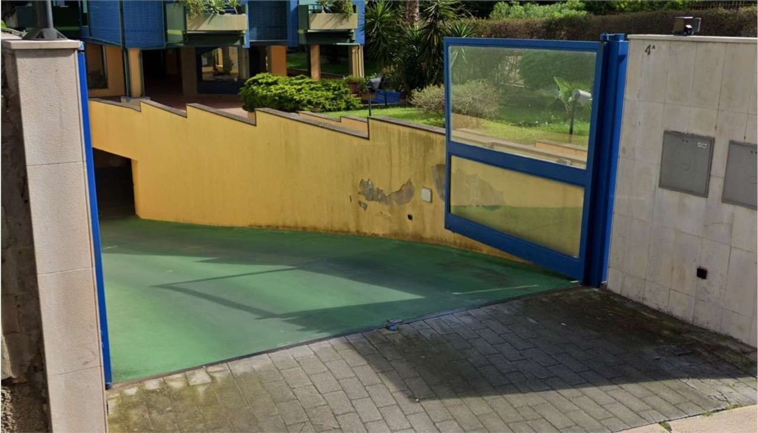  مرآب في Bari, Italy 30متر مربع رقم 302838