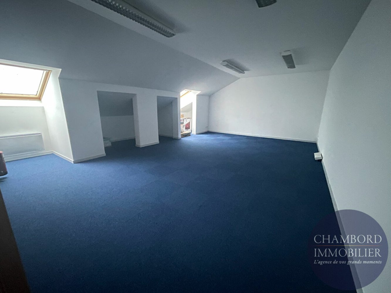 212m² Office in Blois, France No. 54334