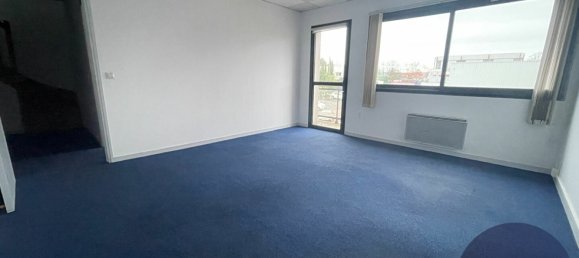 212m² Office in Blois, France No. 54334 8