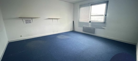 212m² Office in Blois, France No. 54334 11