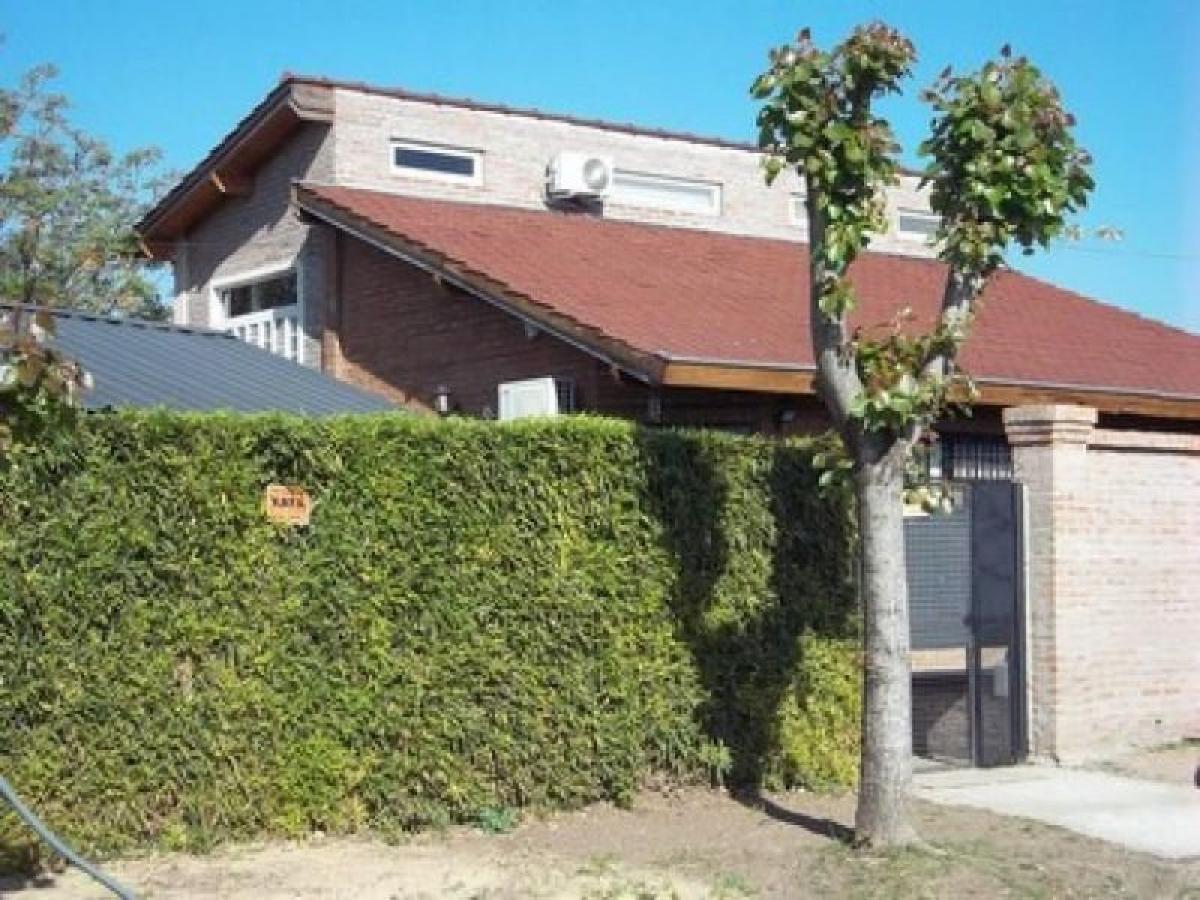 3 bedrooms House in Ituzaingo, Argentina No. 12616