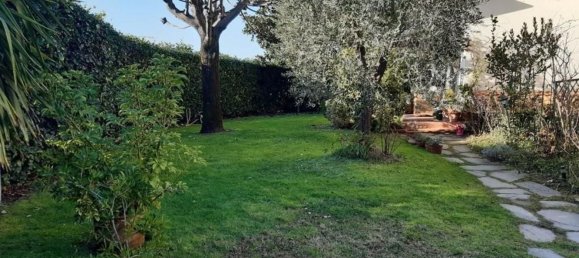 10 rooms Villa in Massa, Italy No. 112536 3