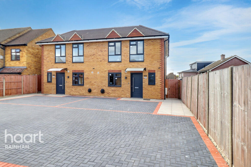 3 Schlafzimmer Haus in Rainham, United Kingdom, Nr. 4833