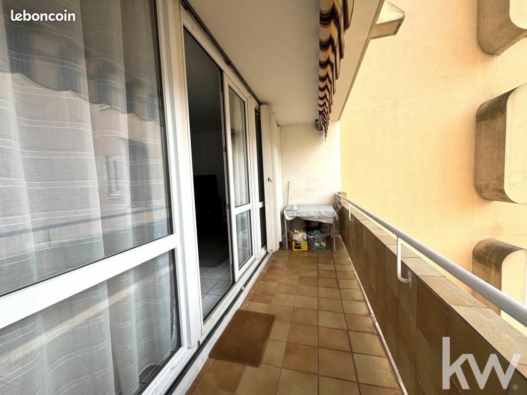 2 bedrooms Apartment in Saint-Etienne, France No. 203841