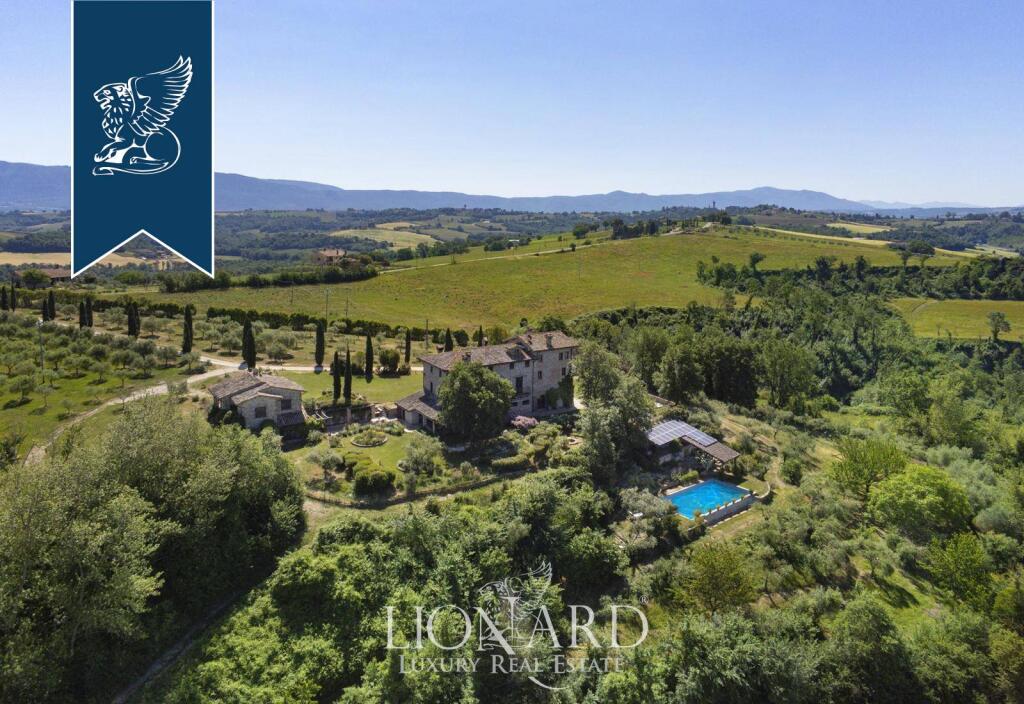 8 bedrooms Land in Todi, Italy No. 386276