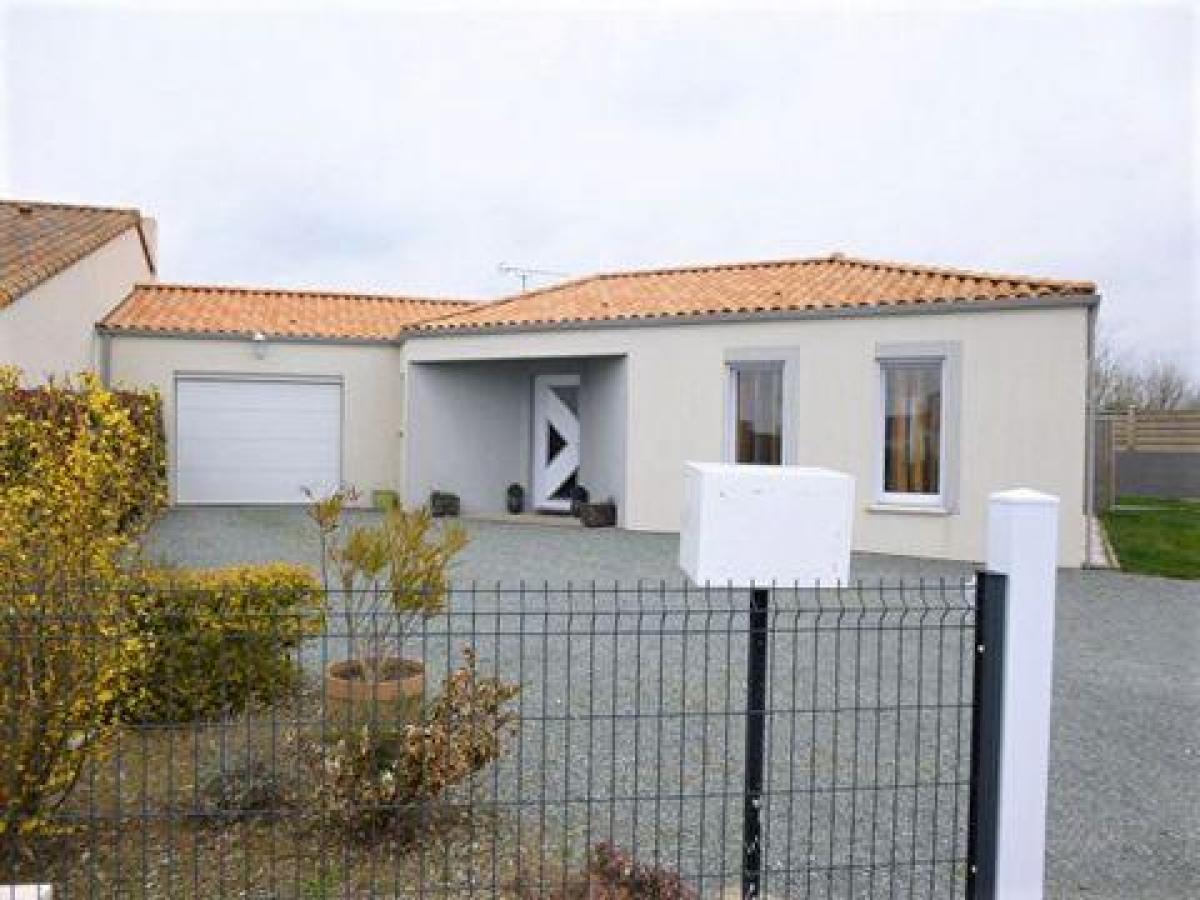 2 bedrooms House in Chantonnay, France No. 26186
