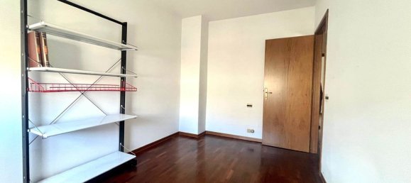 Apartamento de 7 habitaciónes en Pontedera, Italy No. 201946 9