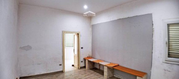 Дом с 4 комнатами в Лечче, Италия № 21377 9