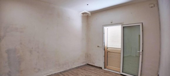 Дом с 4 комнатами в Лечче, Италия № 21377 8