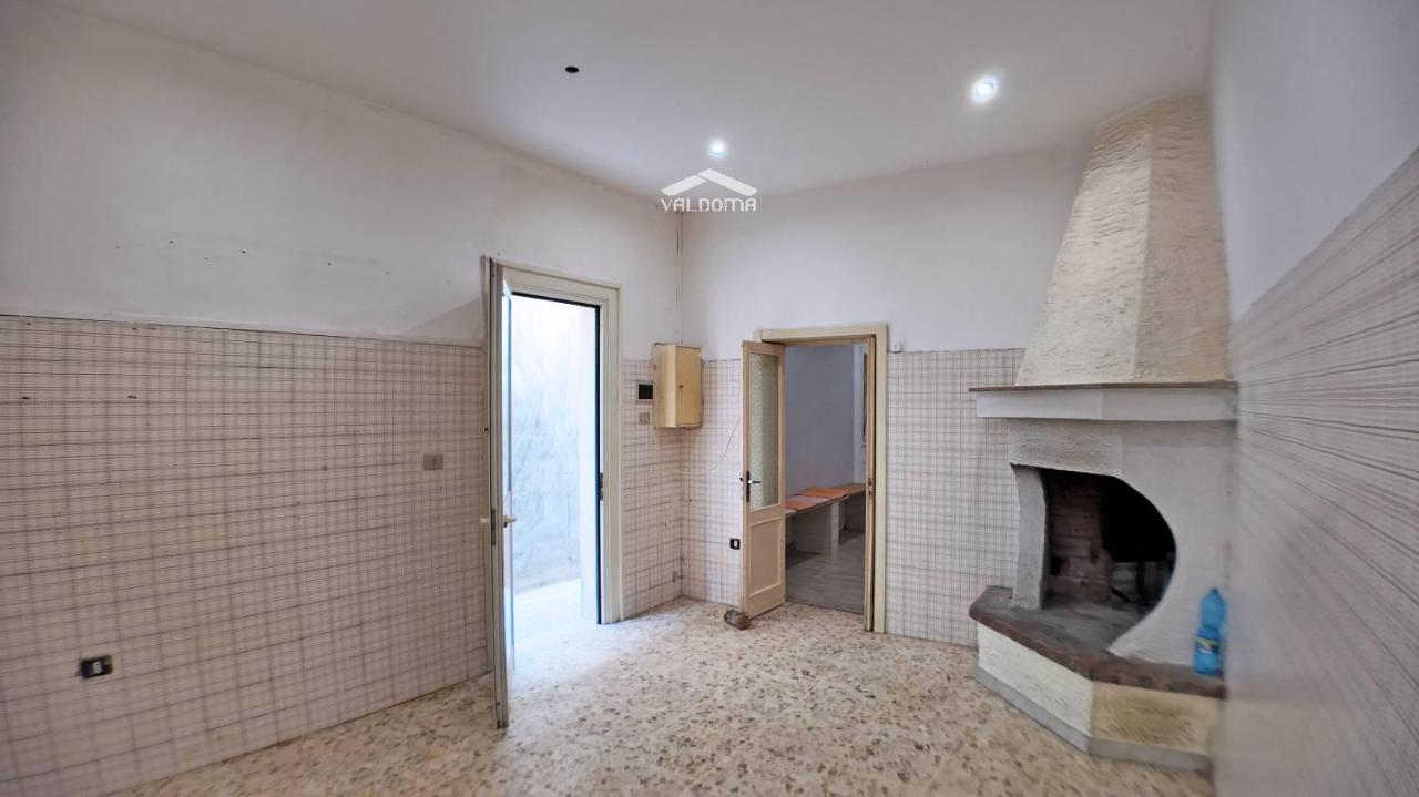 Дом с 4 комнатами в Лечче, Италия № 21377