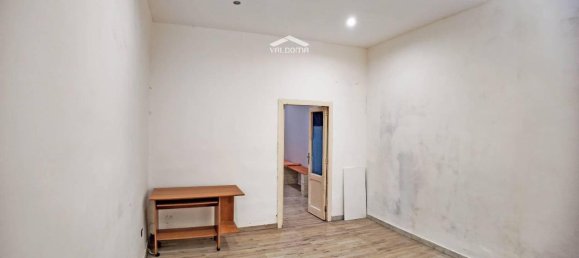 Дом с 4 комнатами в Лечче, Италия № 21377 12