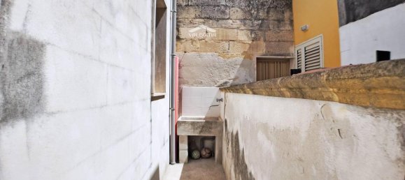 Дом с 4 комнатами в Лечче, Италия № 21377 17