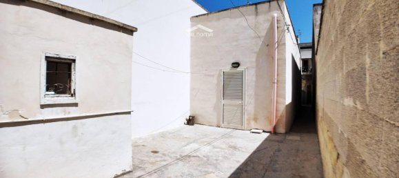 Дом с 4 комнатами в Лечче, Италия № 21377 15