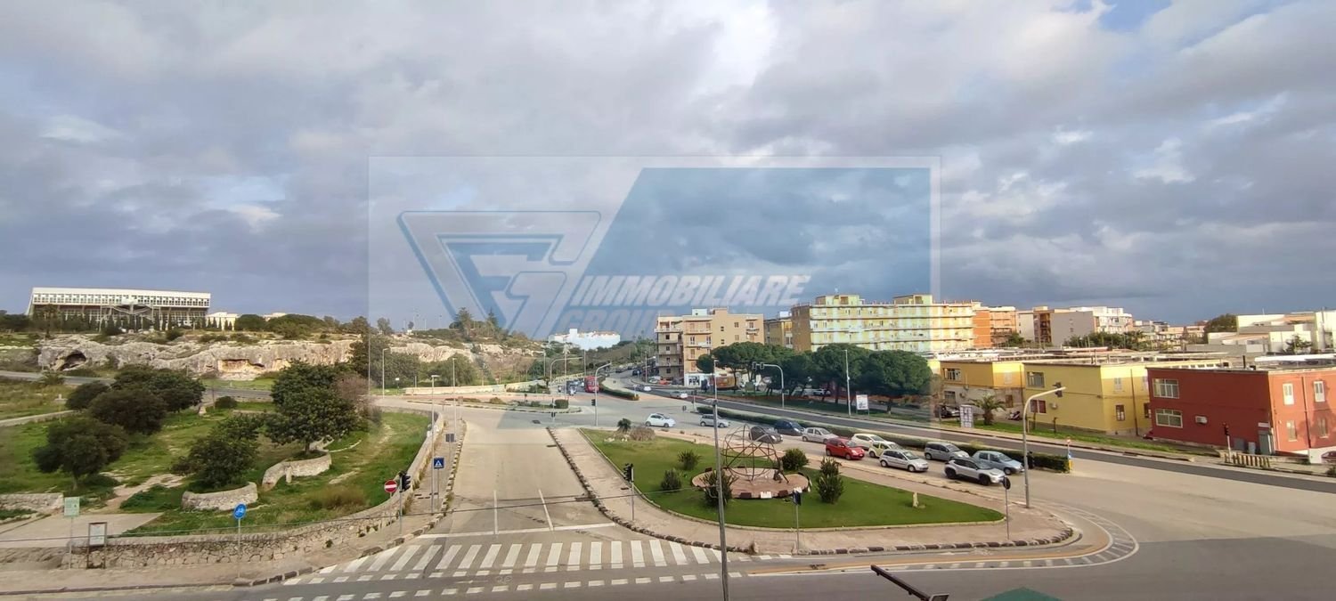 Apartamento de 4 habitaciónes en Syracuse, Italy No. 247859