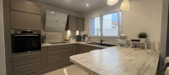 3 bedrooms House in Taissy, France No. 309694 3