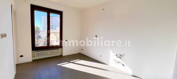 Apartamento de 3 dormitorios en Besana in Brianza, Italy No. 237959 4
