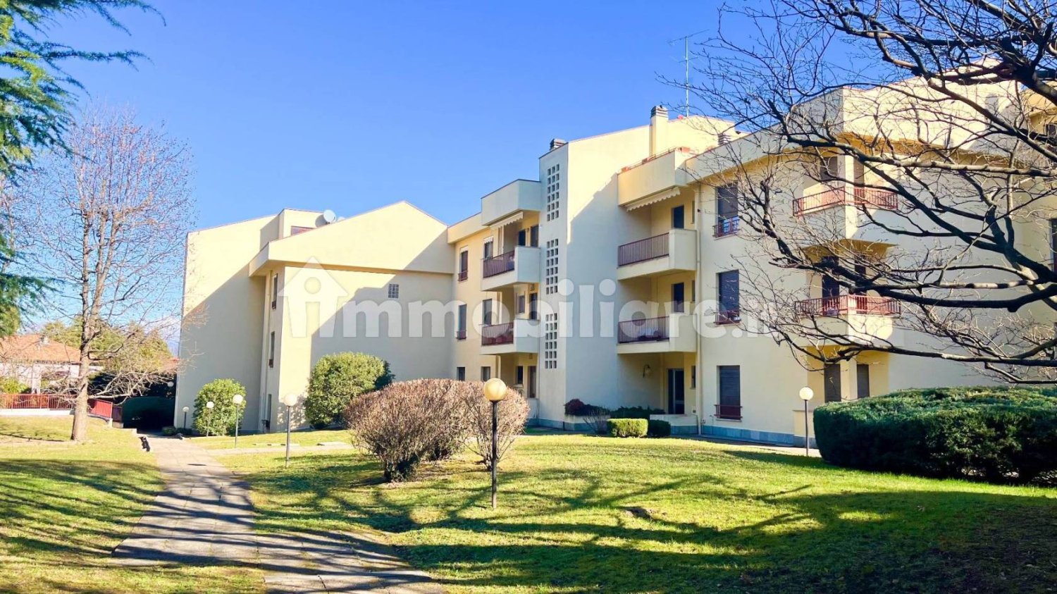 Apartamento de 3 dormitorios en Besana in Brianza, Italy No. 237959