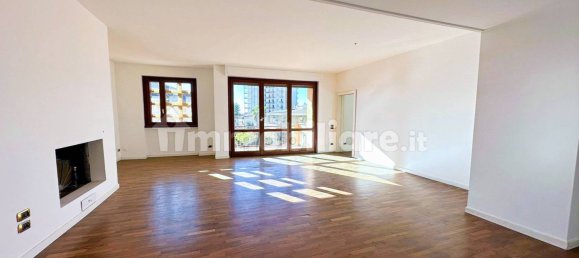 Apartamento de 3 dormitorios en Besana in Brianza, Italy No. 237959 3