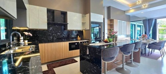 3 bedrooms Villa for sale in Pattaya, Chonburi, Eastern Thailand, Thailand № 33583 9