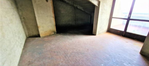 3 bedrooms Penthouse in Vigevano, Italy No. 75209 8