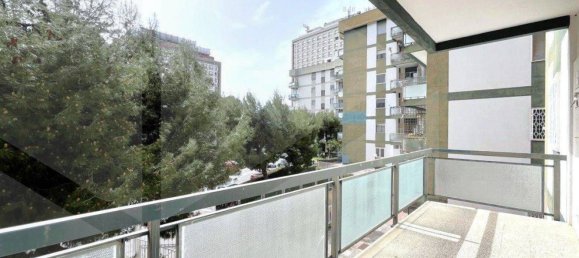 4-salle Appartement à Bari, Italy No. 20715 7