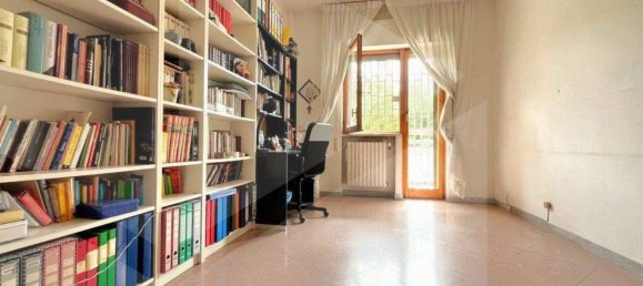 4-salle Appartement à Bari, Italy No. 20715 3