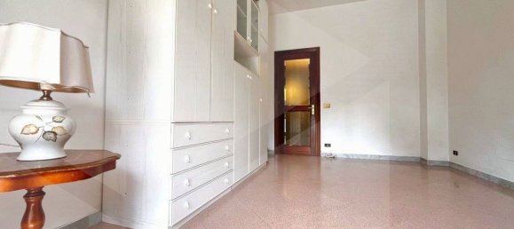 4-salle Appartement à Bari, Italy No. 20715 15