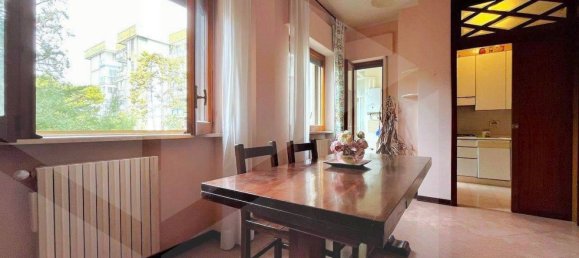 4-salle Appartement à Bari, Italy No. 20715 23