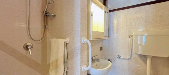 4-salle Appartement à Bari, Italy No. 20715 13