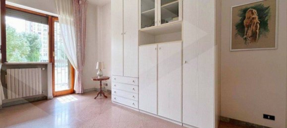 4-salle Appartement à Bari, Italy No. 20715 17