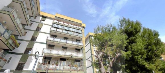 4-salle Appartement à Bari, Italy No. 20715 20