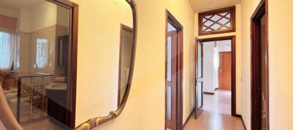 4-salle Appartement à Bari, Italy No. 20715 10