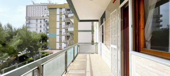 4-salle Appartement à Bari, Italy No. 20715 6