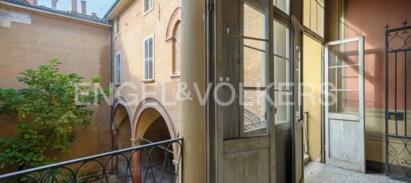 5 bedrooms Apartment in Bologna, Italy No. 64996 18