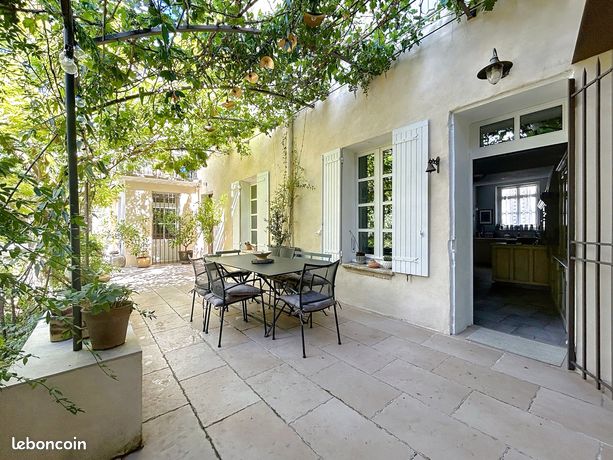 6 bedrooms House in Vaison-la-Romaine, France No. 288005