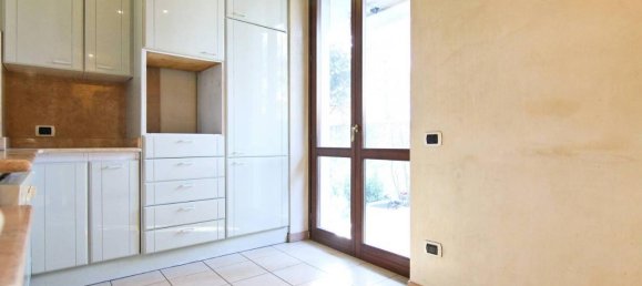 4 rooms Villa in Seregno, Italy No. 153180 9