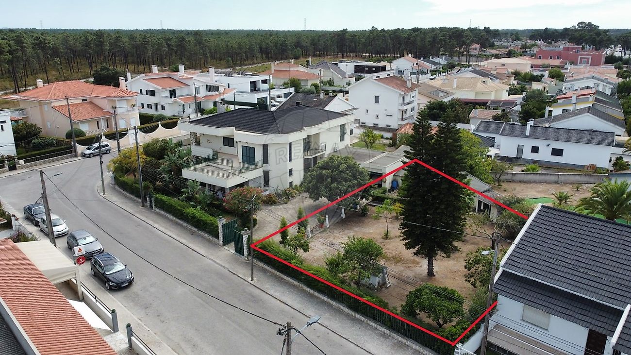  Land in Seixal, Portugal No. 58069
